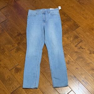 Old Navy Women's high rise straight Jeans.  NEW
